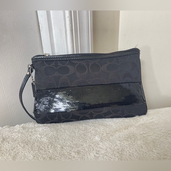Coach large sequin wristlet EUC - Picture 2 of 11